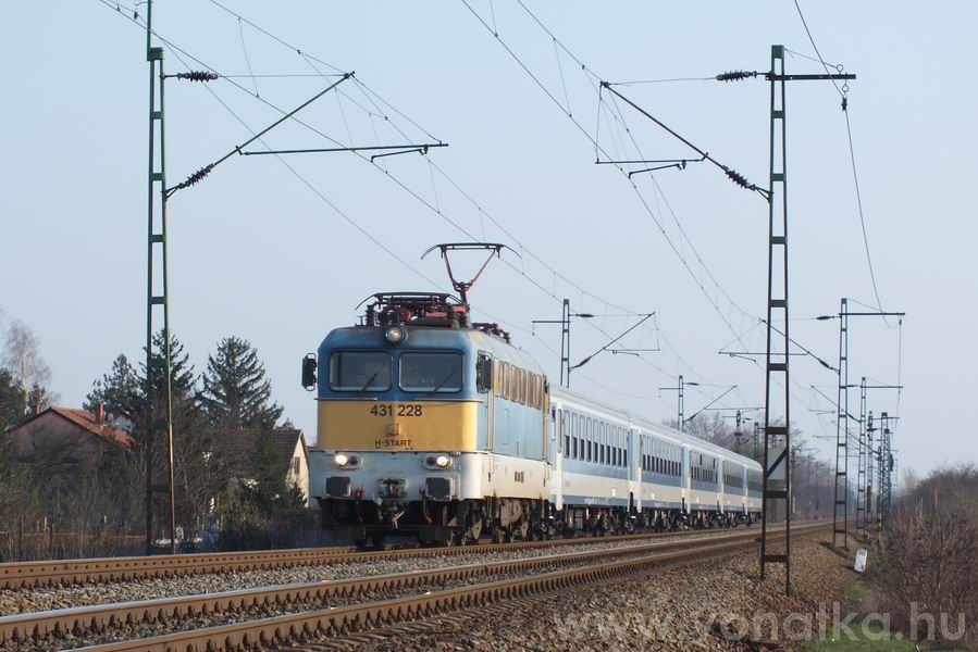 526 sebes vonat Mlyi mellett Miskolc fel 2015. mrcius 21.